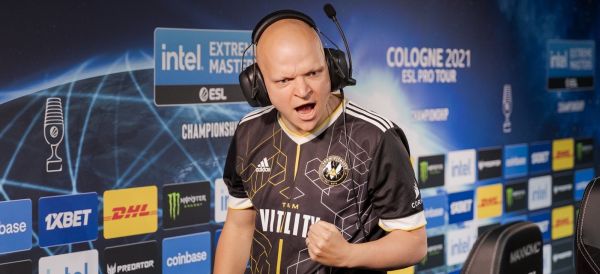 XTQZZZ steps down as coach of Vitality