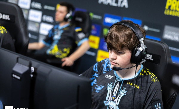 Monte promotes two academy players to main team