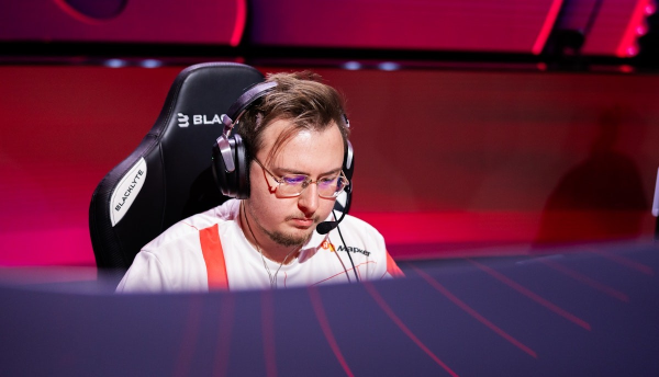 NAVI Junior and BetBoom Team advance to top 4 in YaLLa Compass Spring 2025