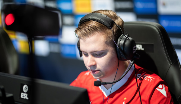 KOLESIE defeat M80 in Fragadelphia 19 final